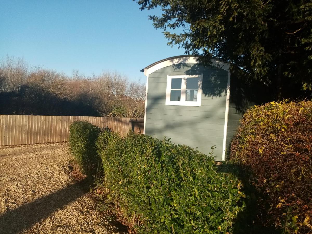 Yew Tree View Luxury Shepherd'S Hut Sturminster Newton Exterior foto